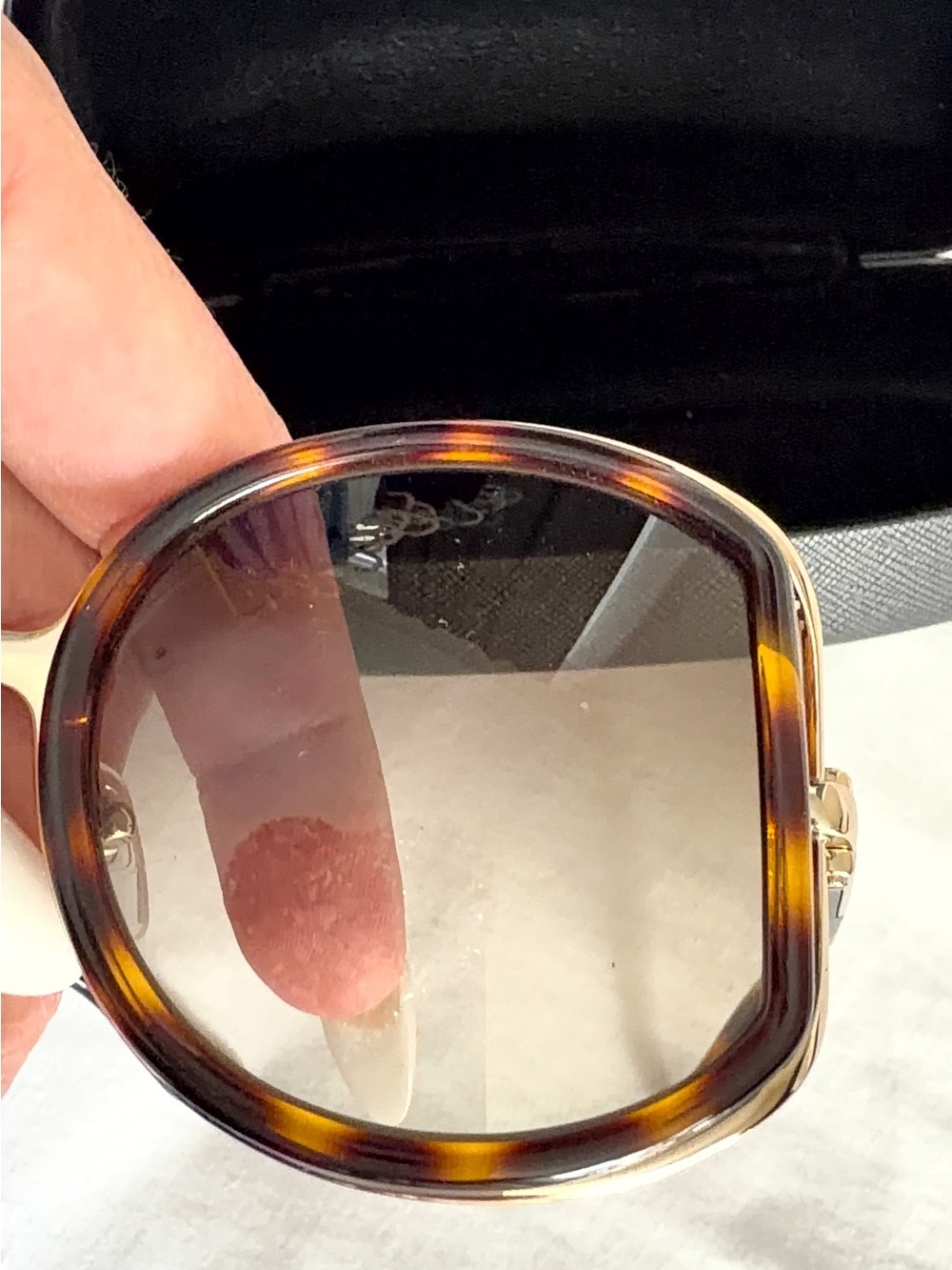 Salvatore Ferragamo Tortoiseshell Oversized Women's Sunglasses - like new - Picture 7 of 7